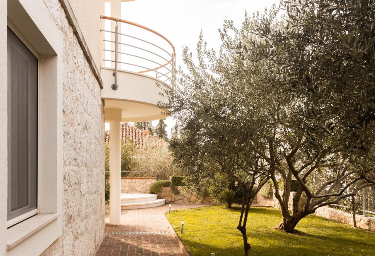שיבניק Luxurious City Retreat With Pool מראה חיצוני תמונה