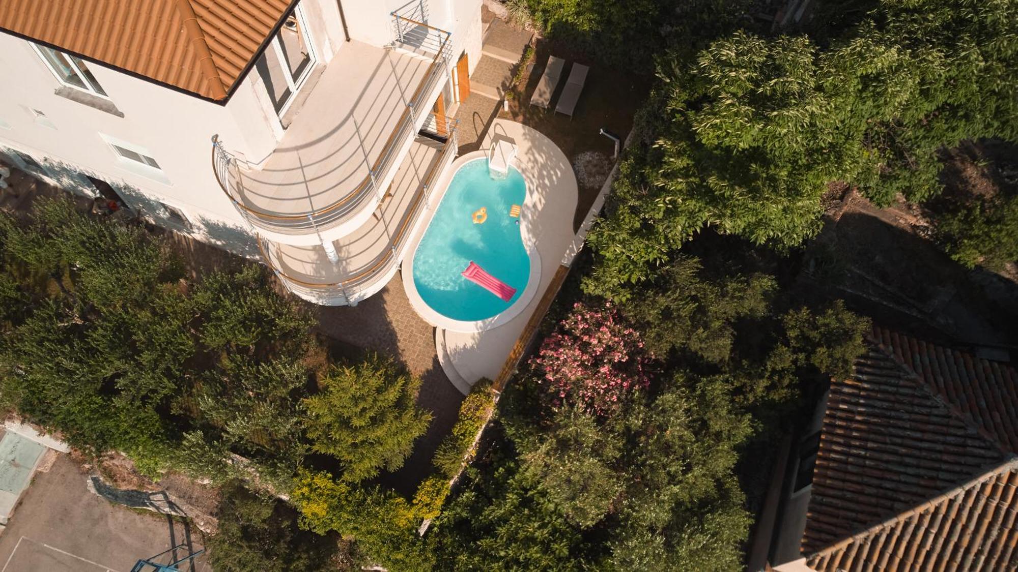 שיבניק Luxurious City Retreat With Pool מראה חיצוני תמונה